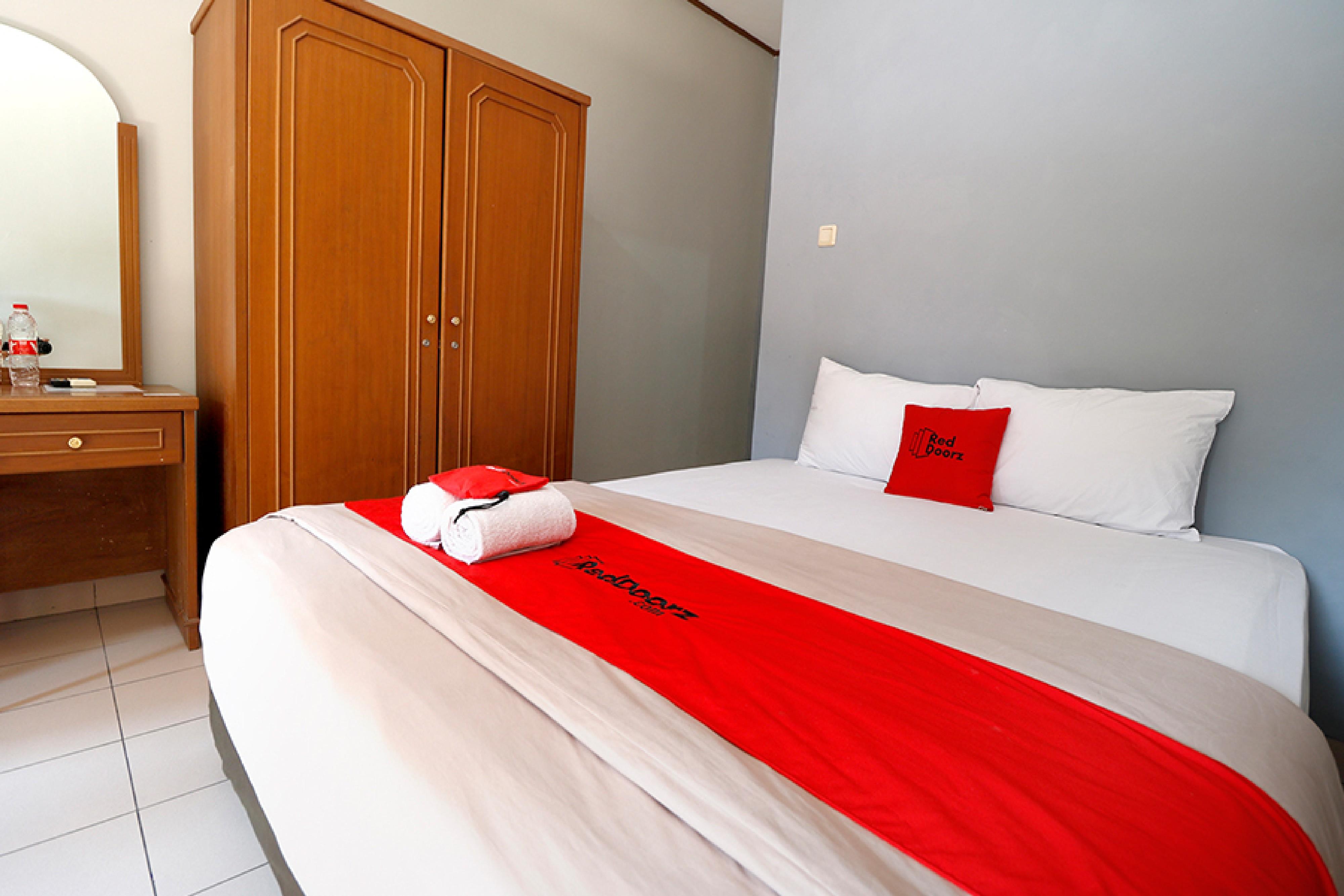 Reddoorz Plus @ Karet Pedurenan 3 Jakarta Eksteriør billede