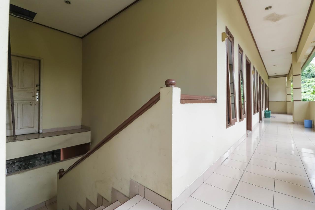 Reddoorz Plus @ Karet Pedurenan 3 Jakarta Eksteriør billede