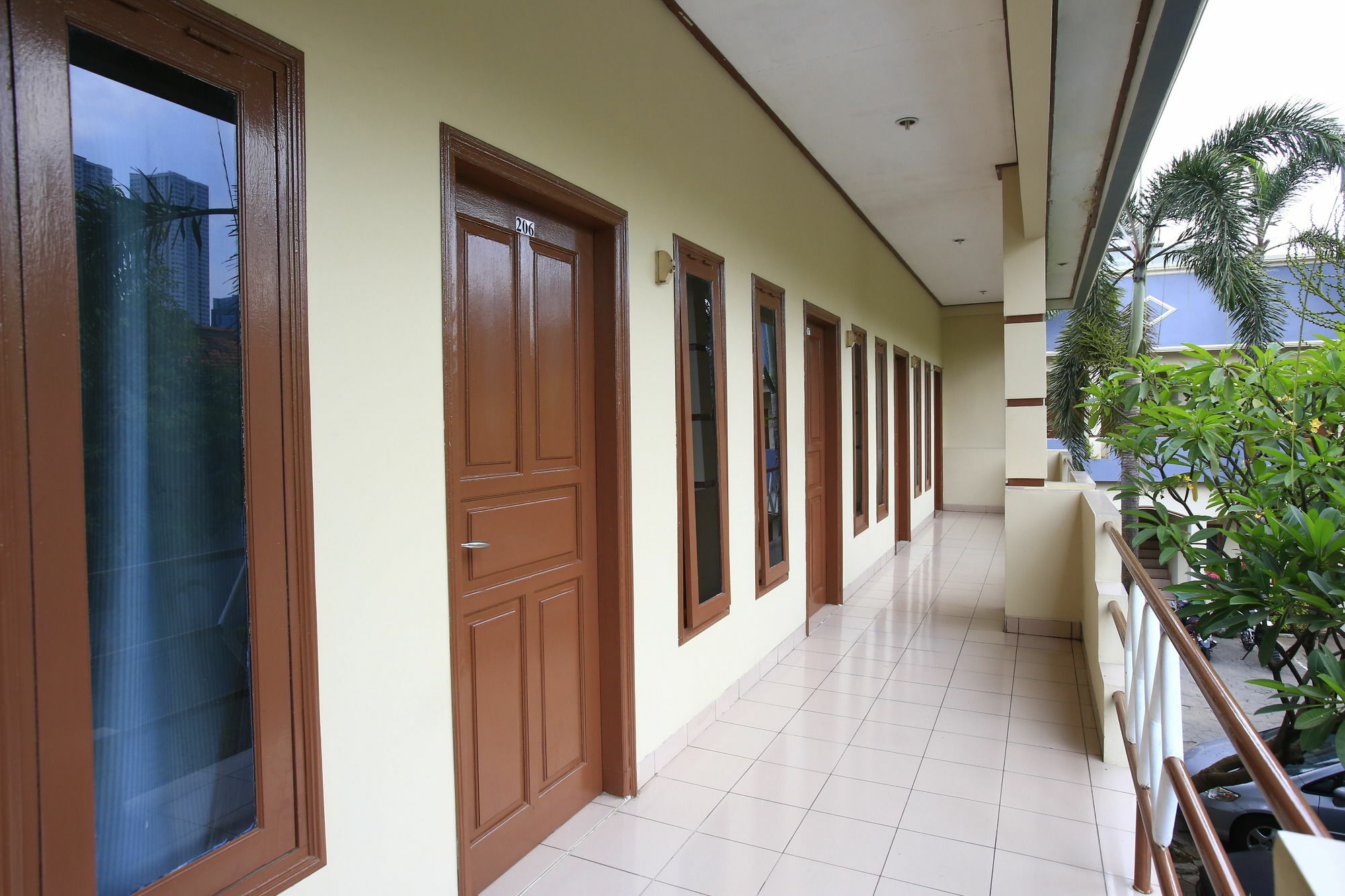 Reddoorz Plus @ Karet Pedurenan 3 Jakarta Eksteriør billede