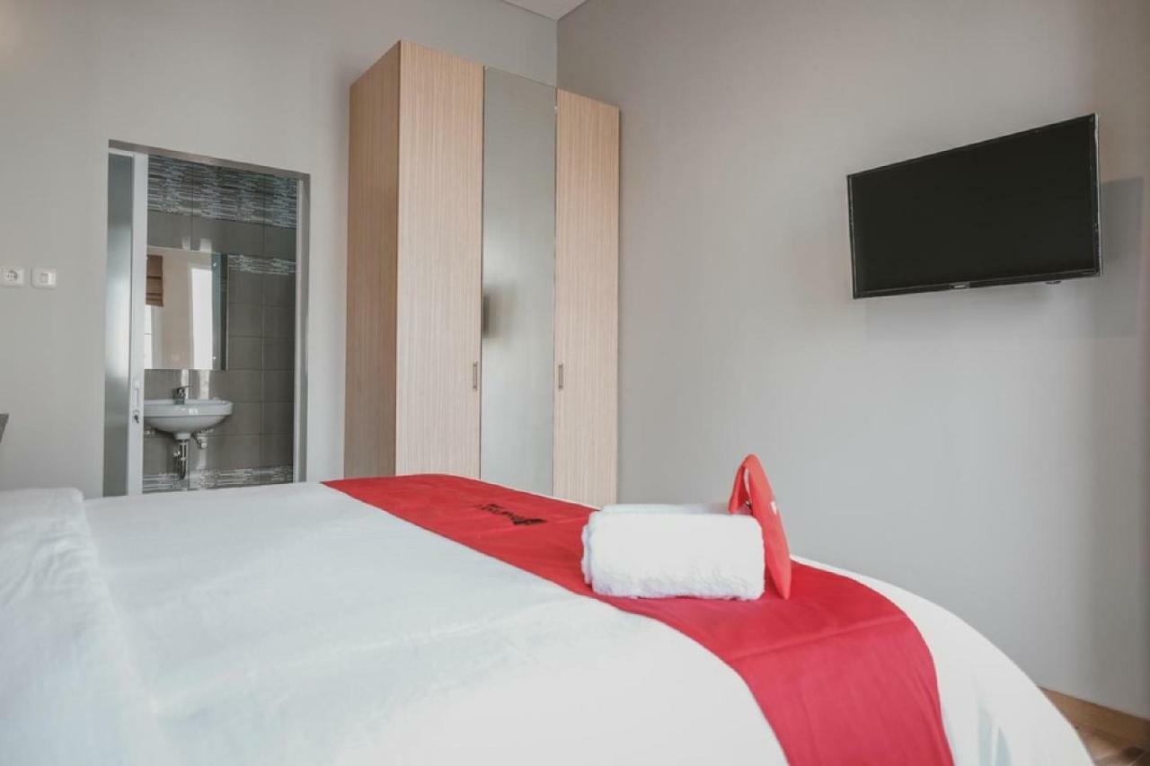 Reddoorz Plus @ Karet Pedurenan 3 Jakarta Eksteriør billede