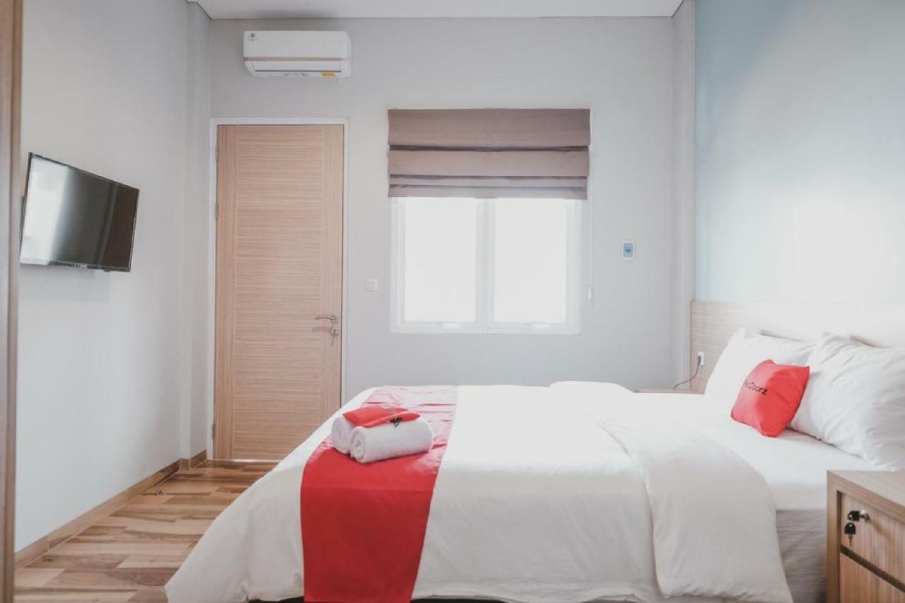 Reddoorz Plus @ Karet Pedurenan 3 Jakarta Eksteriør billede