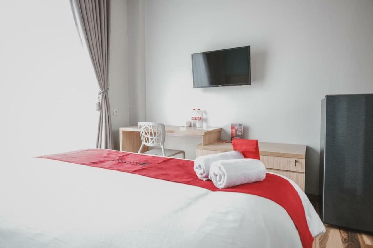 Reddoorz Plus @ Karet Pedurenan 3 Jakarta Eksteriør billede