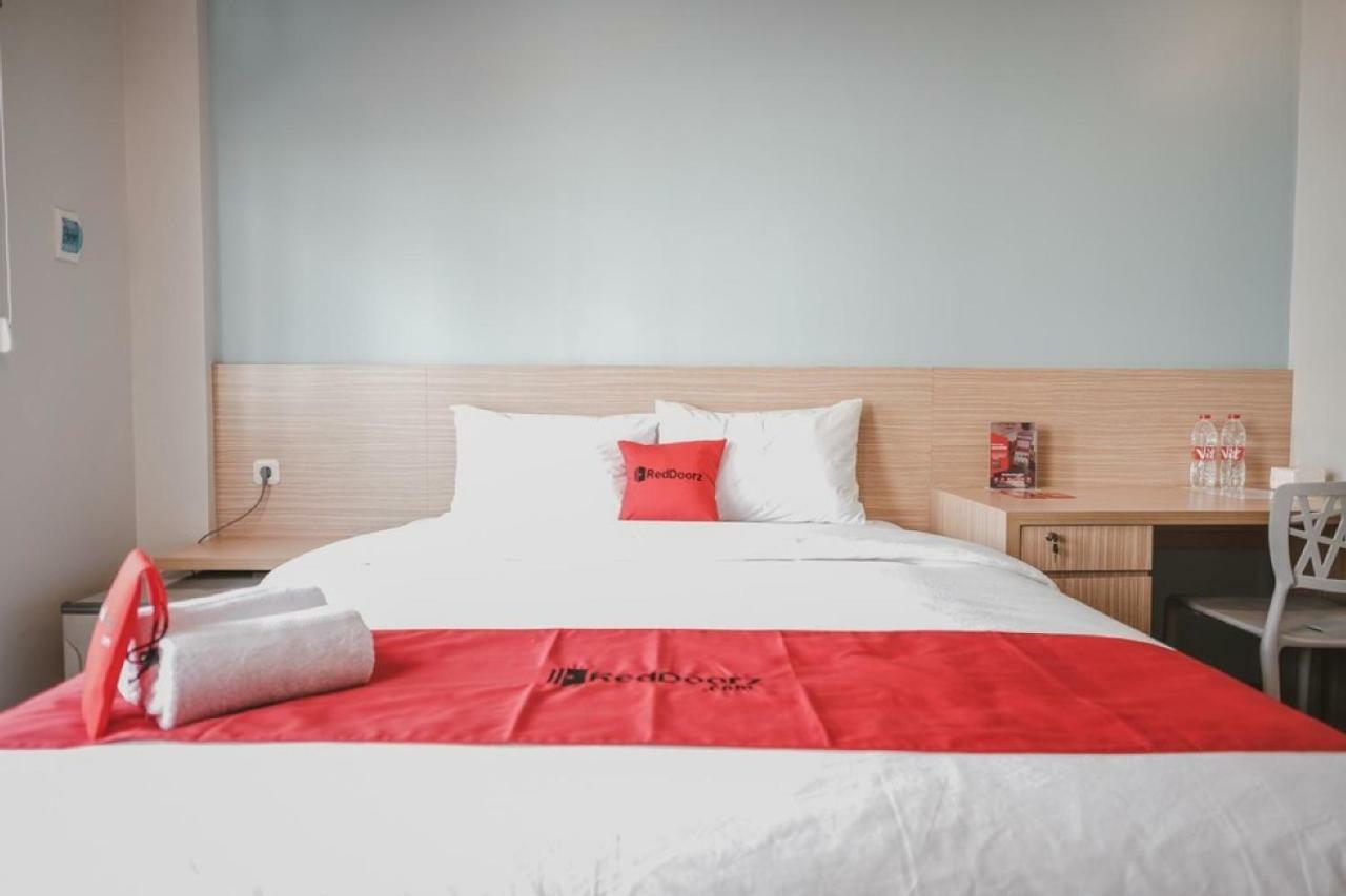 Reddoorz Plus @ Karet Pedurenan 3 Jakarta Eksteriør billede